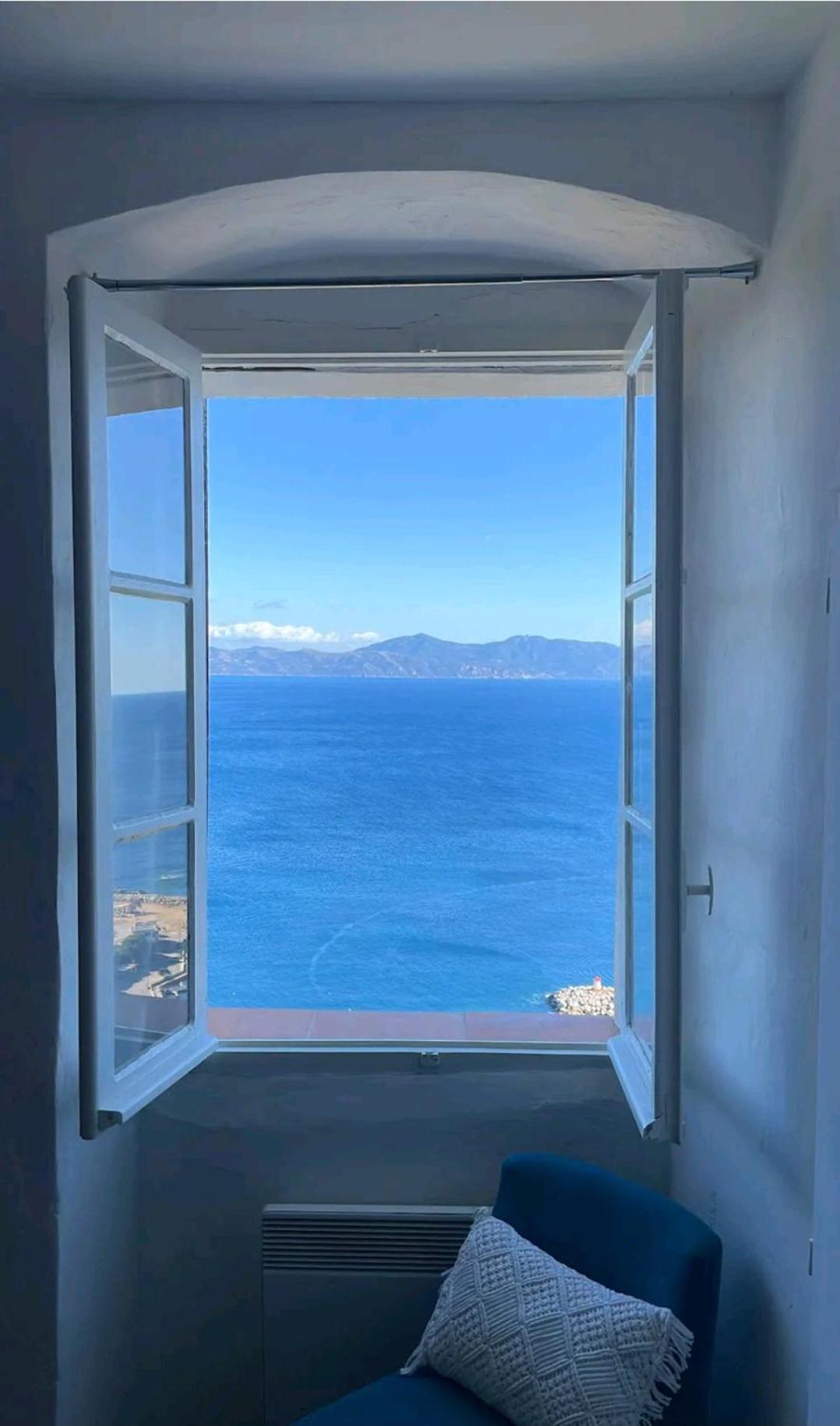 Appartement Vue Mer En Plein Centre De Cargese Luaran gambar